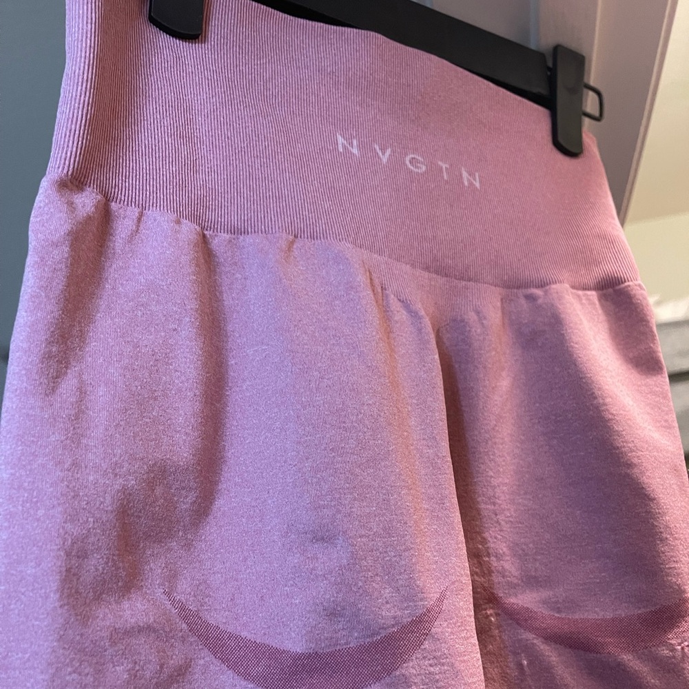 NVGTN legging.